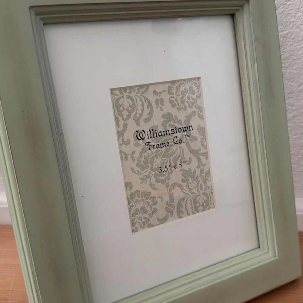 NWOT 10”x12” heavy pale green rustic finish desk frame w/mat for 3.5”x5” photo